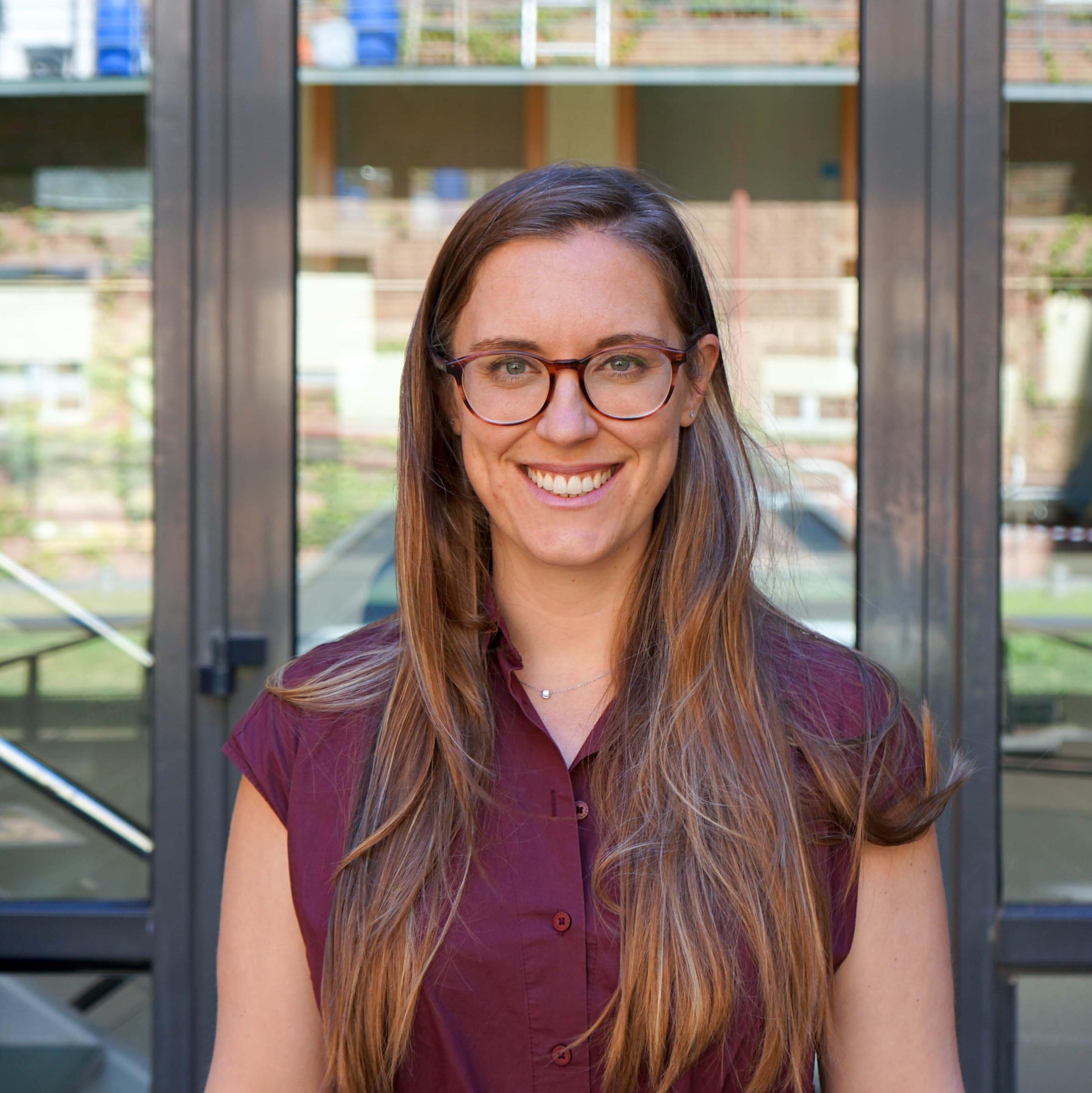 Dr. Nuria Oliva